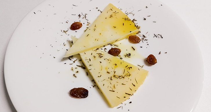 3 - Queso Lominchar Premio Nacional sobre Espejo de AOVE