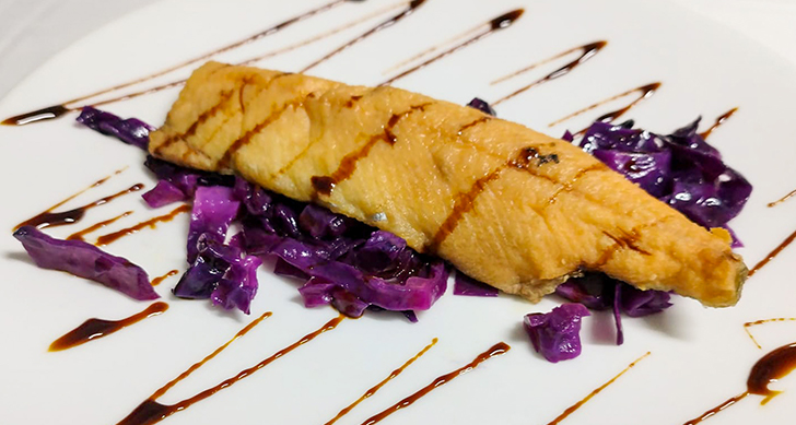 6 - Trucha a la Navarra con Salteado de Verduras Naturales